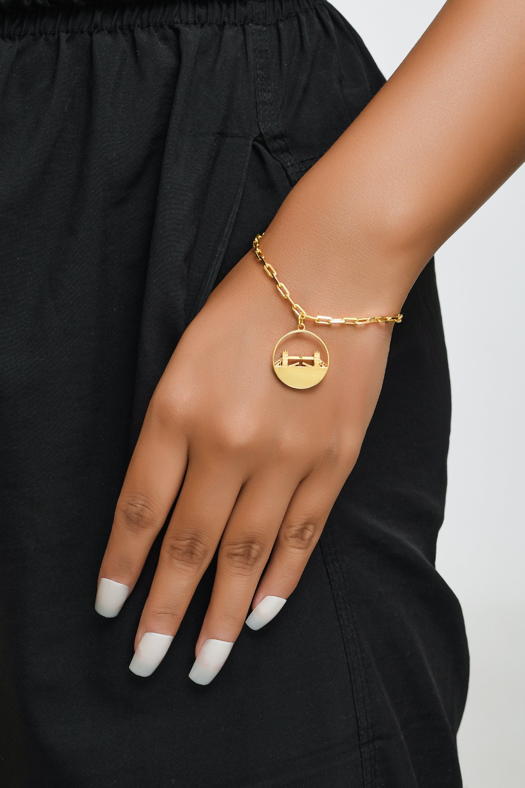 Jey Jewels Tower Bridge Dangling Bracelet 4