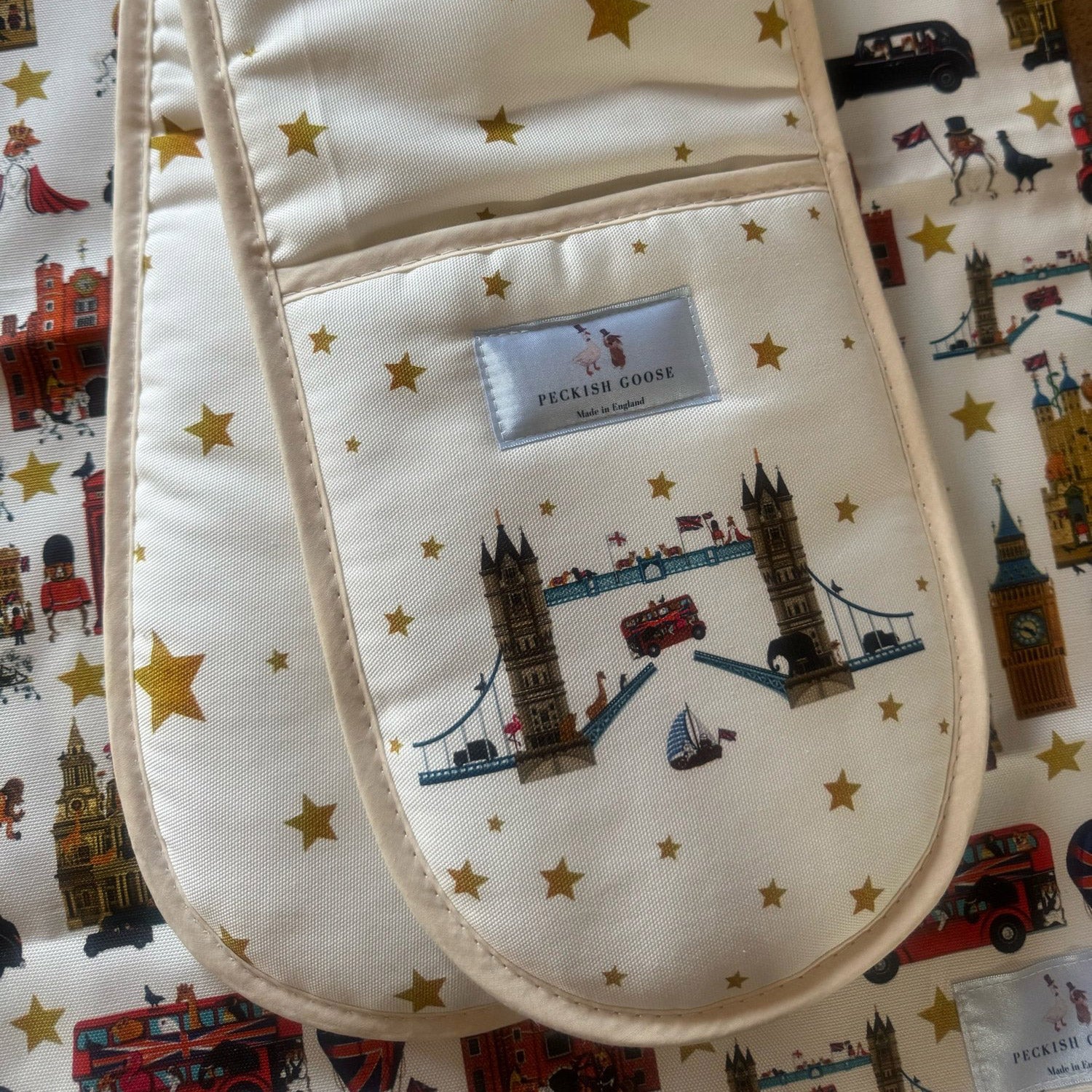 Peckish Goose Tower Bridge Double Oven Mitts with tea towel