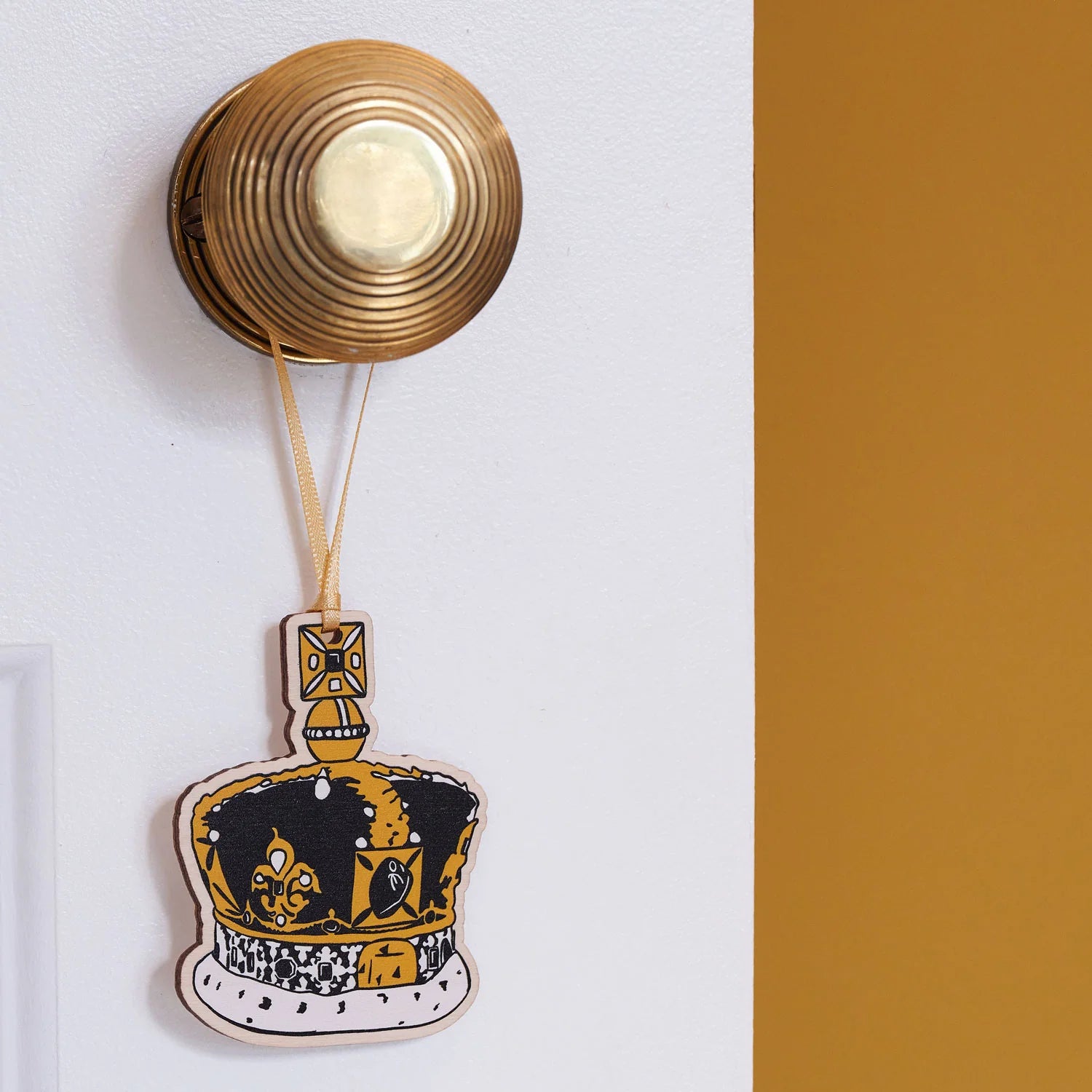 Victoria Eggs Crown Wooden Decoration 3