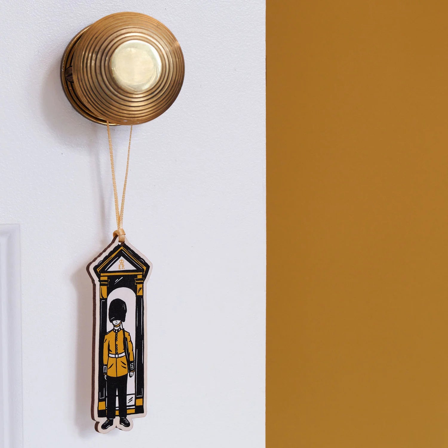 Victoria Eggs King's Guard Wooden Decoration