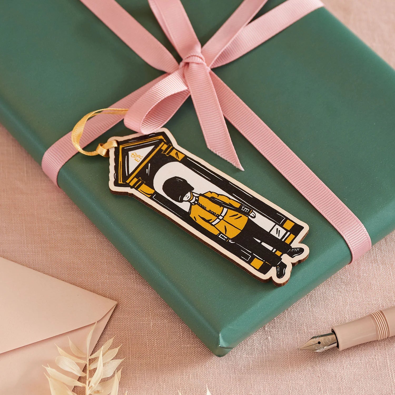 Victoria Eggs King's Guard Wooden Decoration