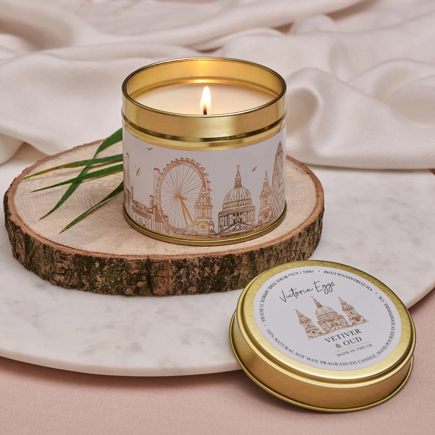 Victoria Eggs Rooftops Candle - Vetiver & Oud 4