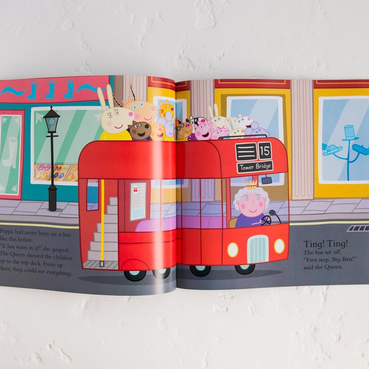 Peppa Pig Goes To London Book 03